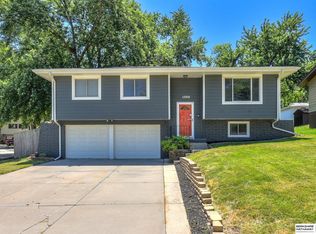 13905 X Cir, Omaha, NE 68137