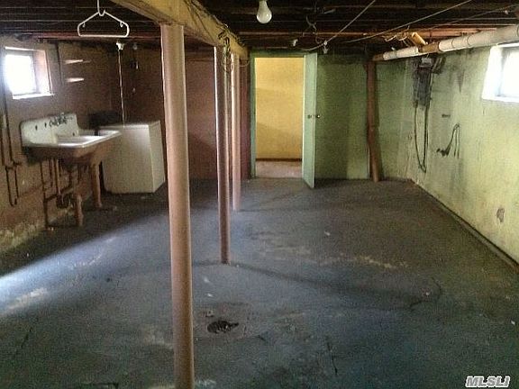 5th image of 190 Meacham Ave