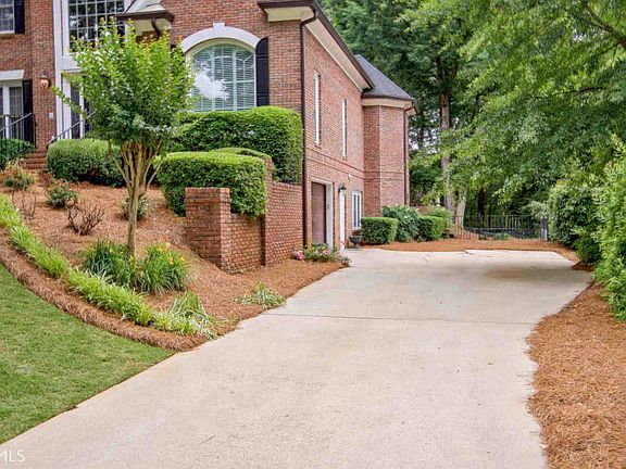 4th image of 260 Montrose Dr #4