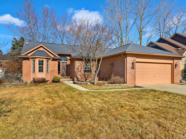 31207 Grayson Dr, Chesterfield, MI 48051