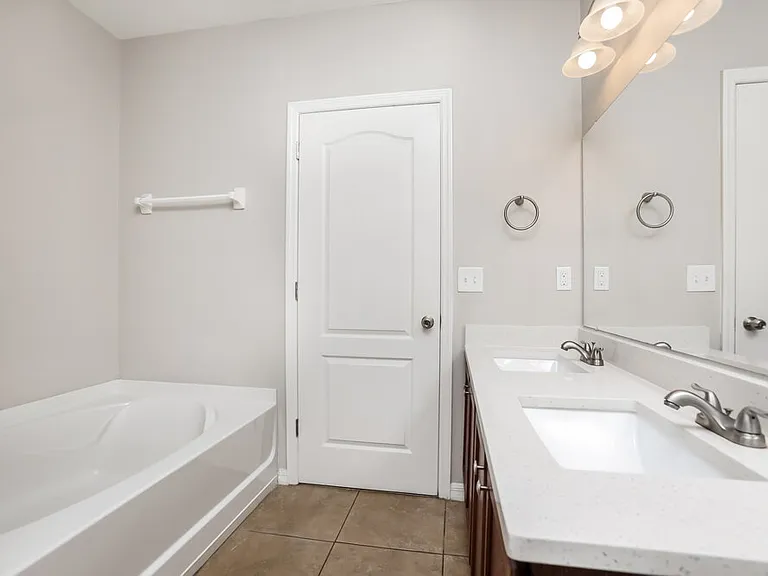 7206 Rafanelli Ct — Photo 10