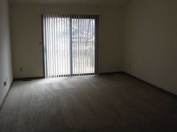 4th image of 4809 Woodward St
