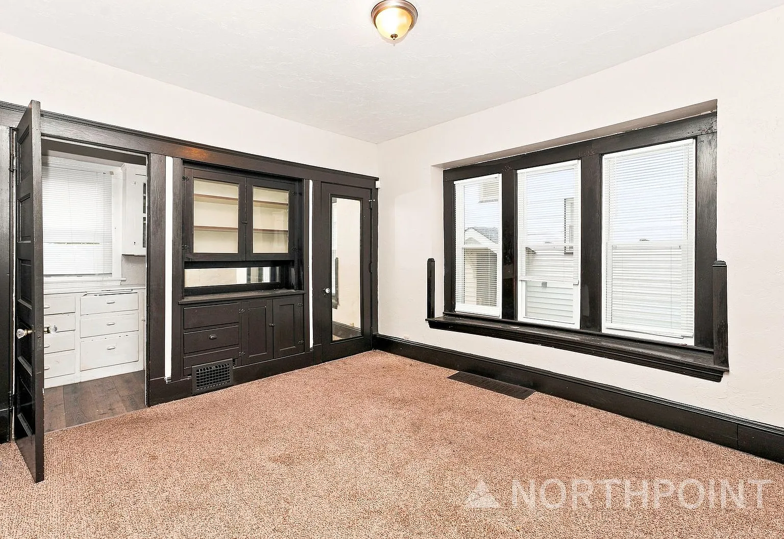 Single Family- 4 bedrooms- large front porch — Photo 4