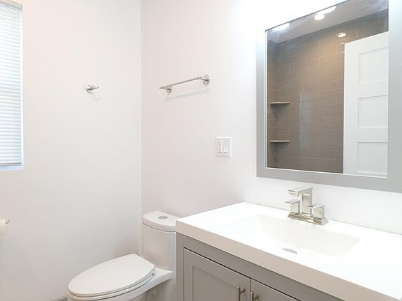 3rd image of 2547 W Homer St #2