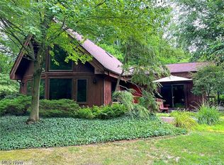 9715 Fox Meadow Ln, Chardon, OH 44024