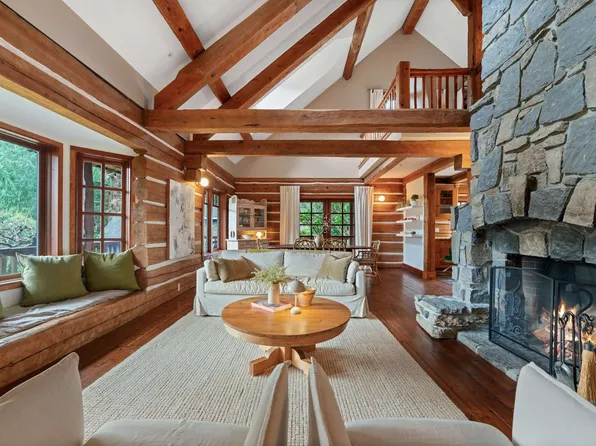 5851 Eagle Is, West Vancouver, BC V7W 1V6