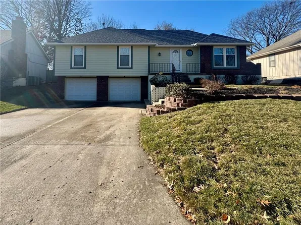 1015 SE 6th St, Lees Summit, MO 64063