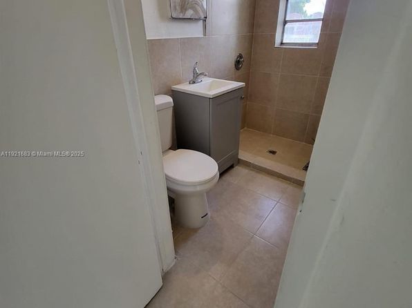 miami-florida-452695494 picture