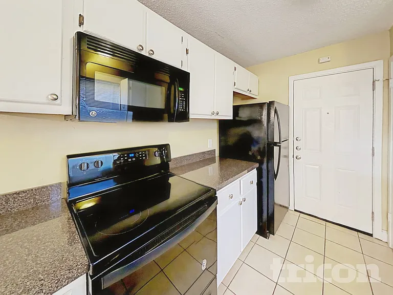 6321 Macarthur Dr — Photo 4