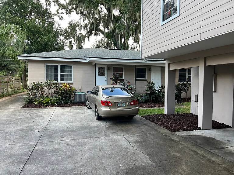 718 S Mills Ave — Photo 10