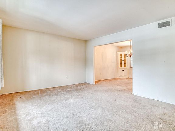 3rd image of 61 Ochs Ave