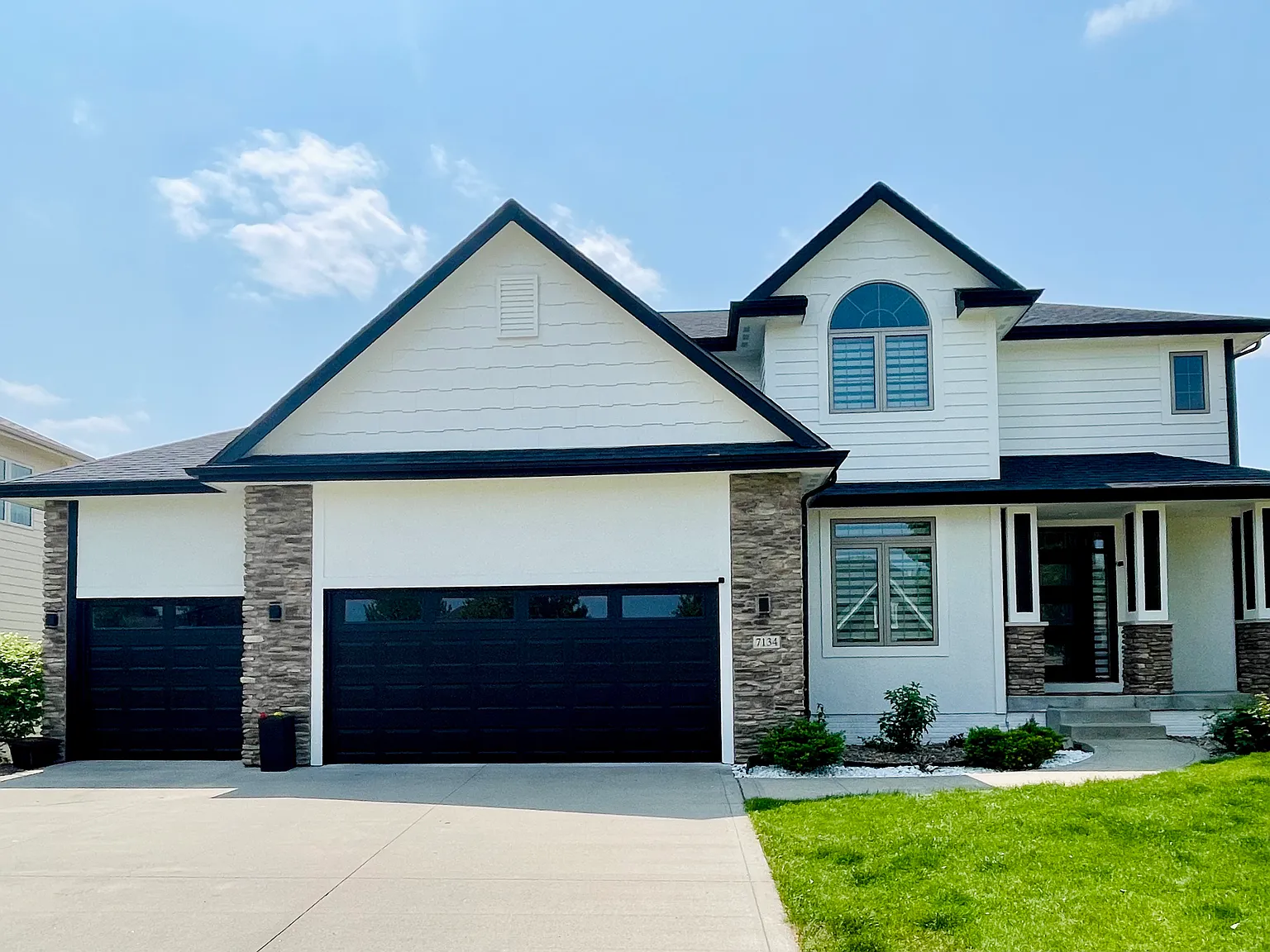7134 Reed Ln — Photo 1