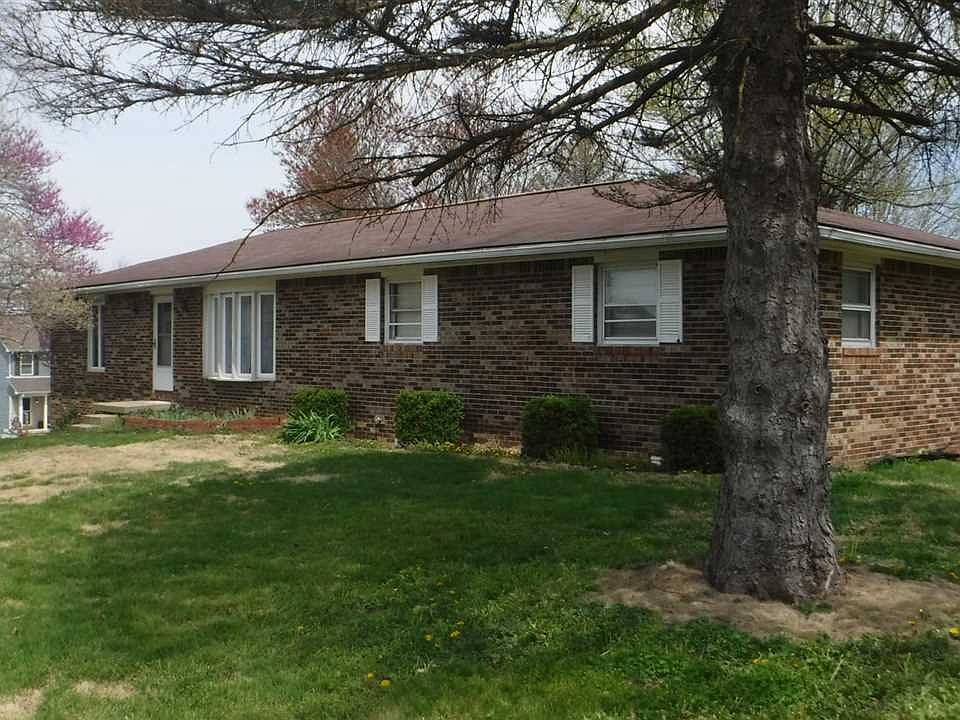 1st image of 120 N Roundtree Ct
