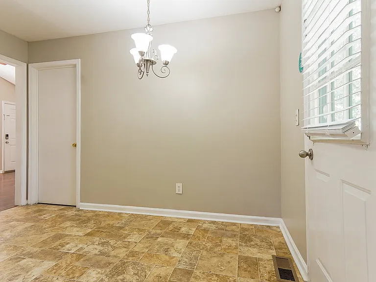 20 Moonglow Dr — Photo 8