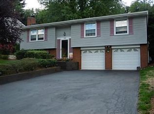 526 Malabar Dr, Pittsburgh, PA 15239