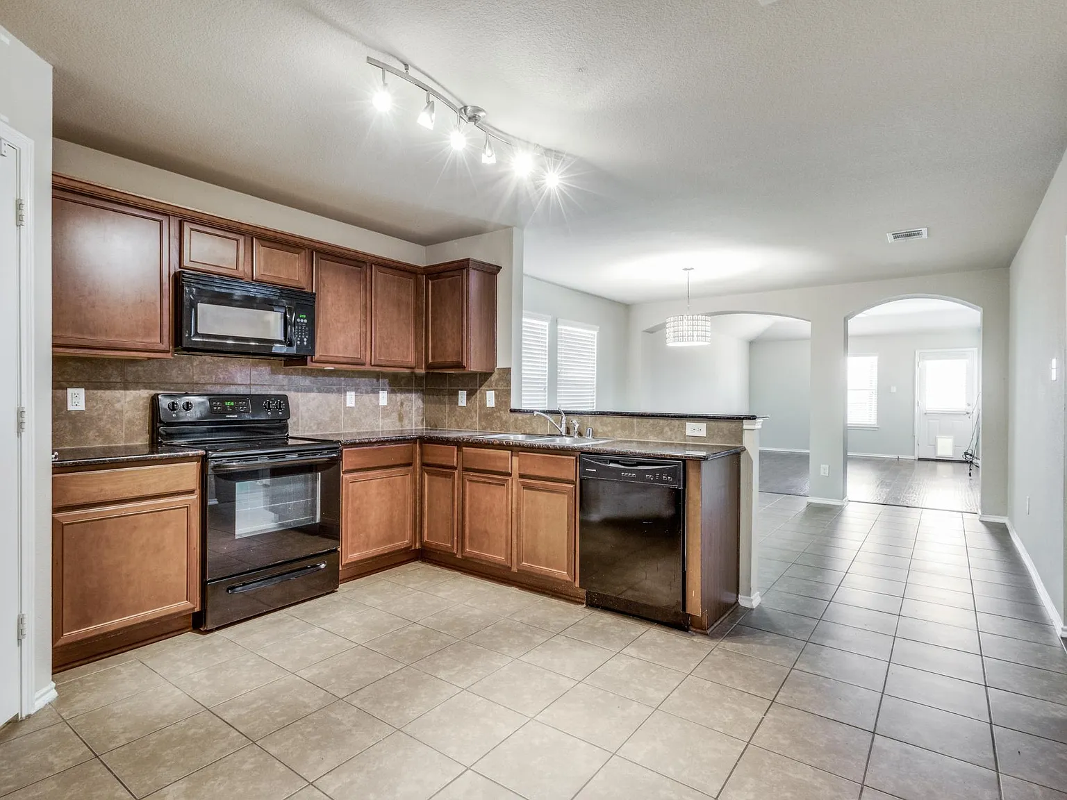 1101 Rainer Dr — Photo 4