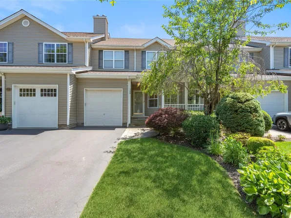 108 Rivendell Court, Melville, NY 11747
