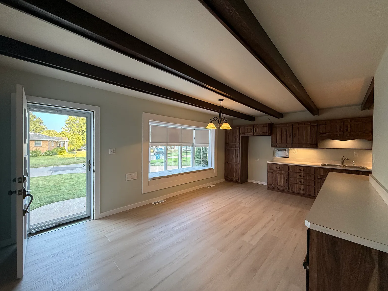 3 bed, 2.5 bath, 1979 sqft, $3,200 — Photo 2