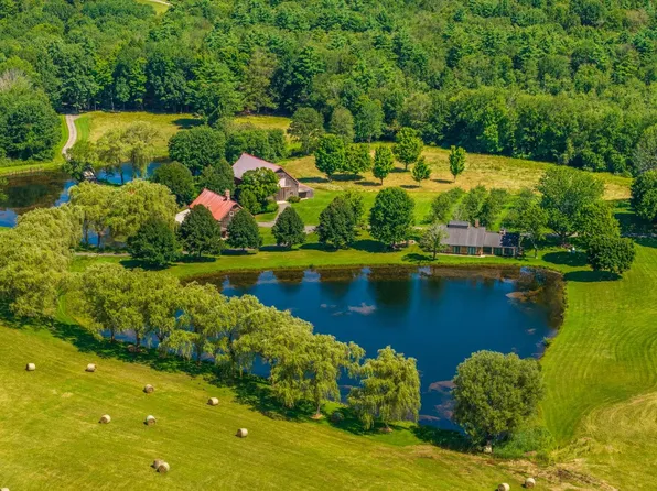 14 Bartlett Road, Kensington, NH 03833