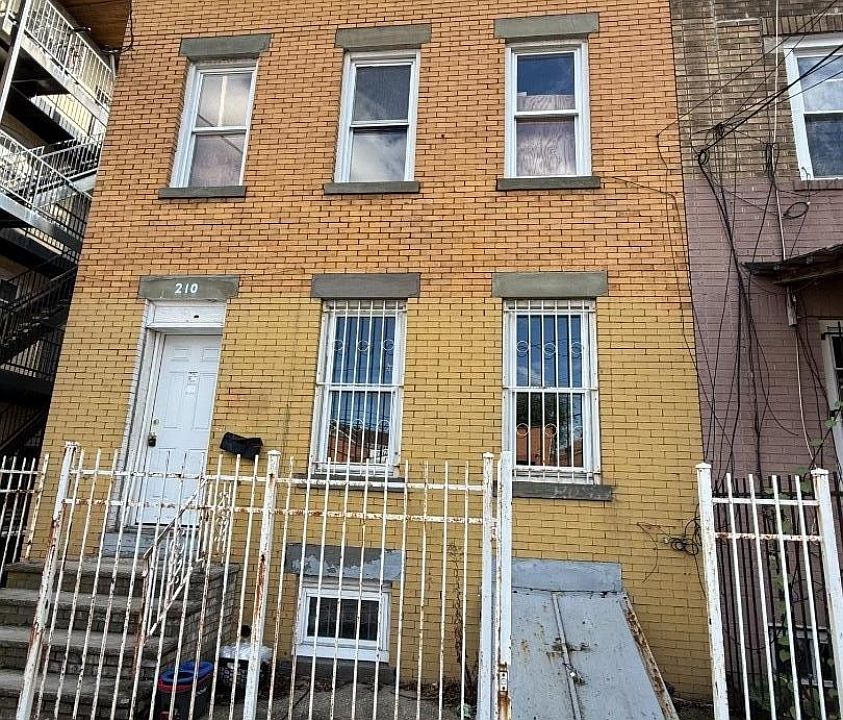1st image of 210 Berkeley Ave