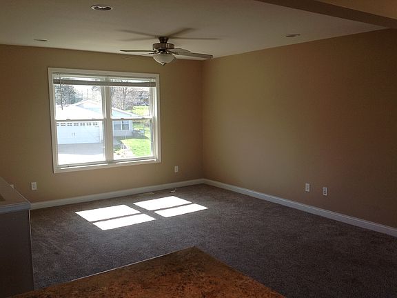 4th image of 5500 N Autumn Dr