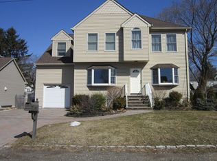 18 Woodridge Ter, Wayne, NJ 07470
