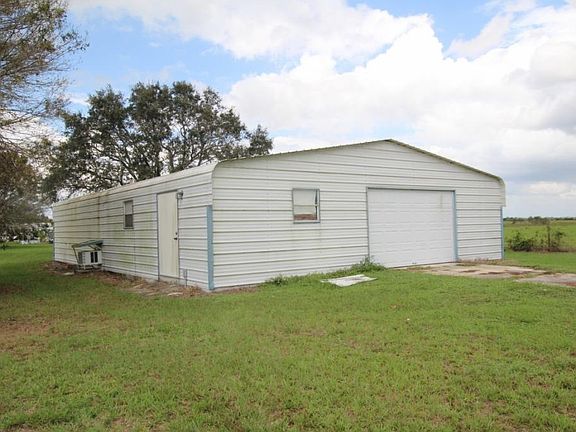 4th image of 954 NE 106th Ct