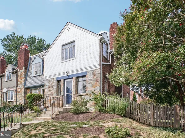 801 Chetworth Pl, Alexandria, VA 22314