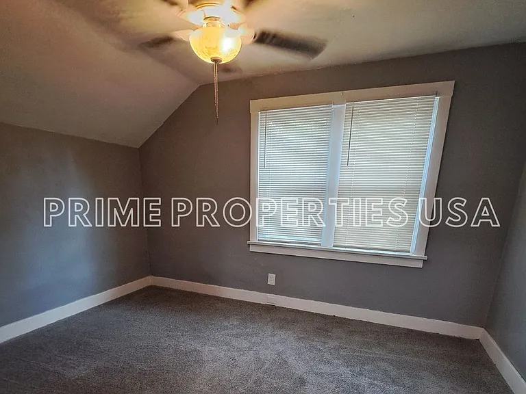 7808 Lloyd Ave — Photo 9