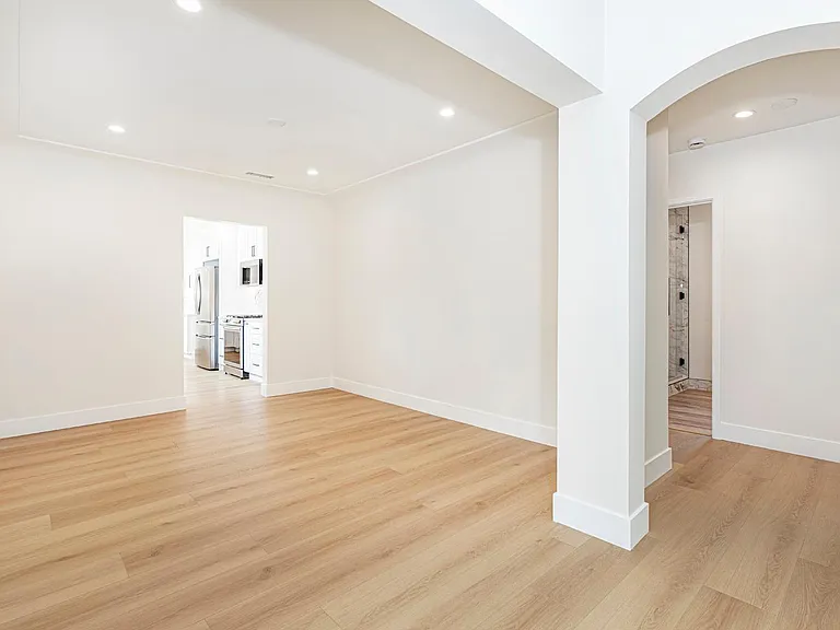 2225 Scott Rd — Photo 6