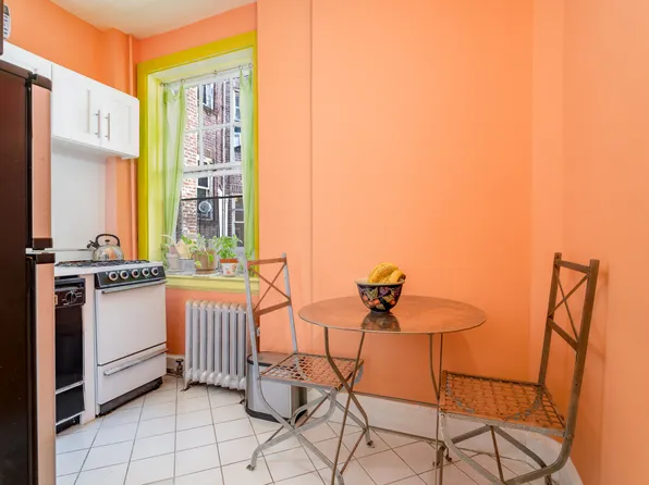 27 Commerce Street image 2 of 10