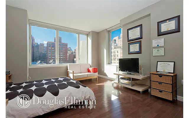 Rented by Douglas Elliman | media 4