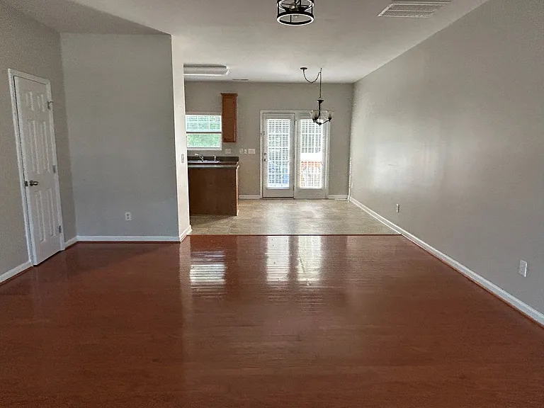 619 Laurens Way — Photo 12