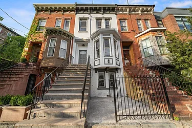 122 5 Harrison Avenue  image 1 of 22
