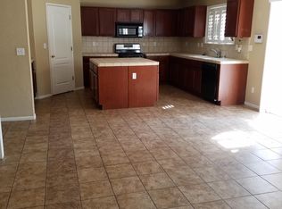 3013 N Mendonca St, Visalia, CA 93291