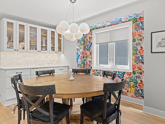 5th image of 527 Woodbine Ave
