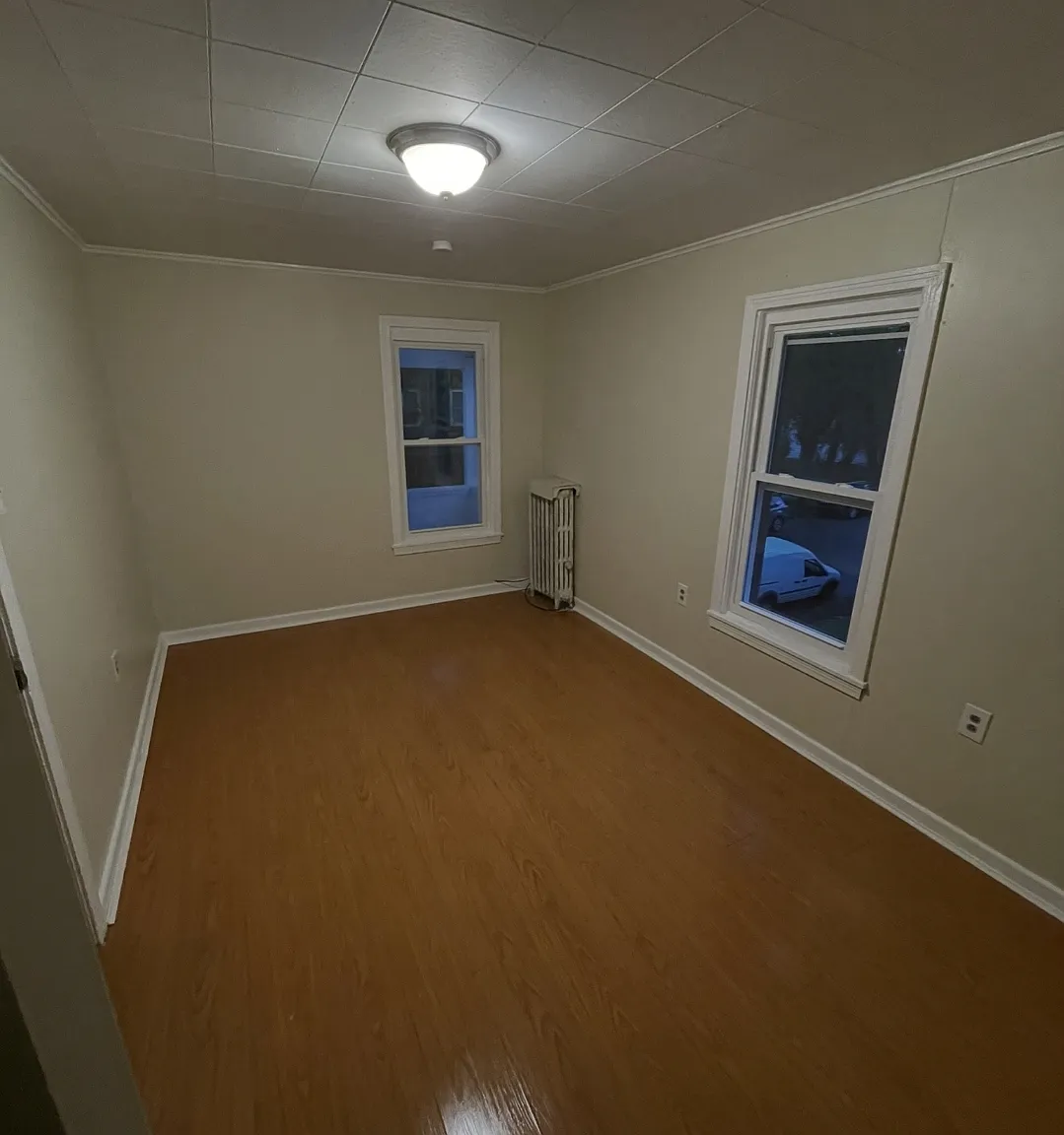 2 bed, 900 sqft, $1,000 — Photo 3