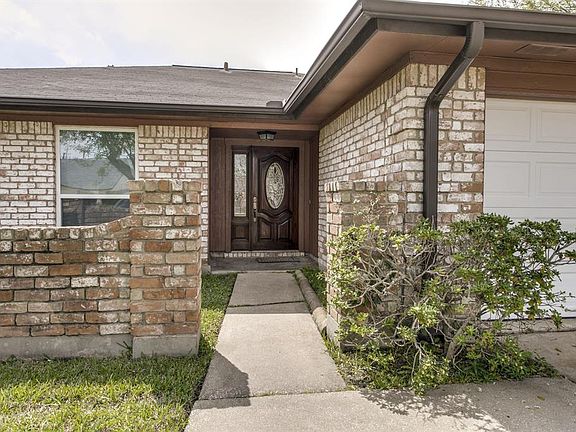 3rd image of 10730 Sagebluff Dr