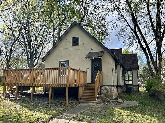 5th image of 216 Pine St