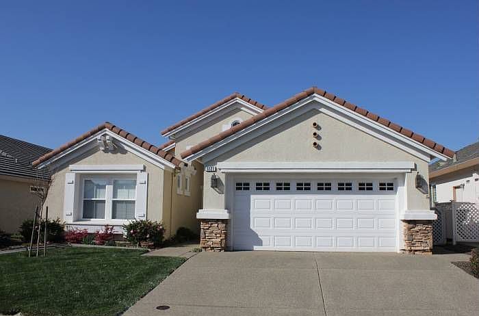 6121 Buckskin Lane