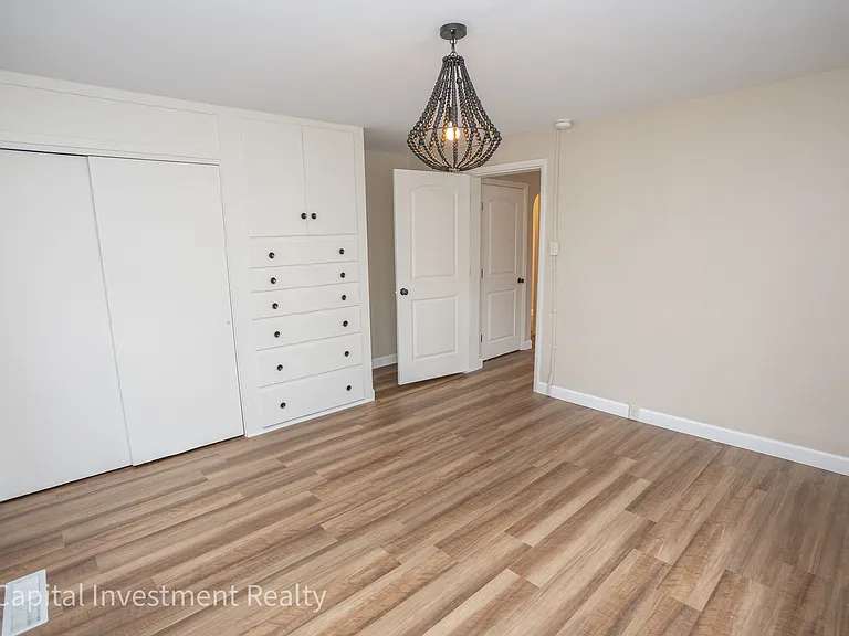 1120 E McCarty St — Photo 21