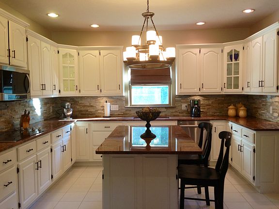 4th image of 3220 Carriage Hill Ct