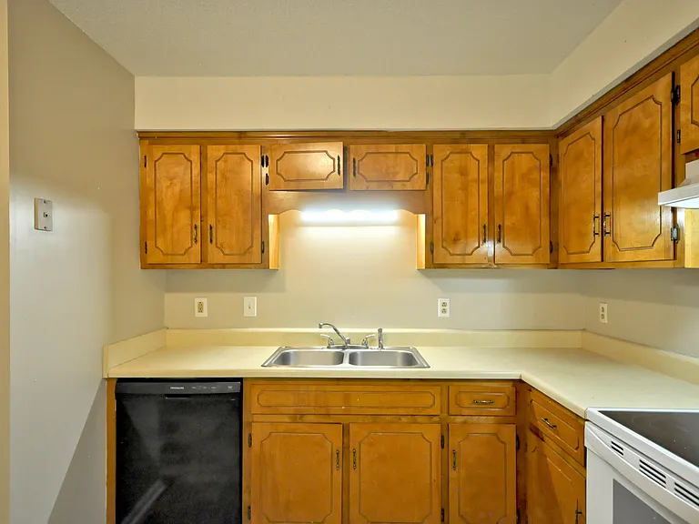 460 Martha Ln #C — Photo 8
