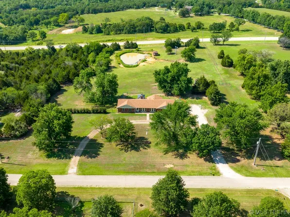 205 County Road 3004, Bartlesville, OK 74003