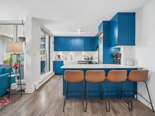 1010 Burnaby St #1604, Vancouver, BC V6E 4L8