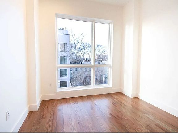 4th image of 402 Cornelia St #3BB