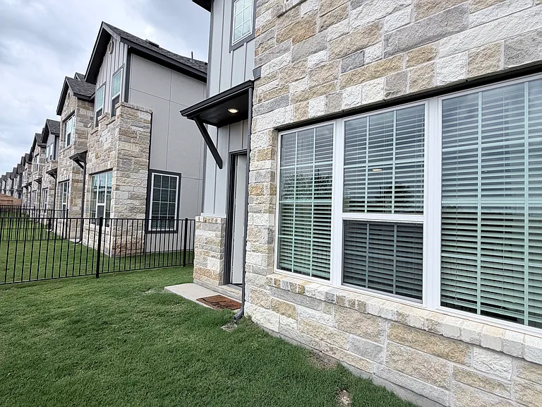 907 Beebrush Ln — Photo 20