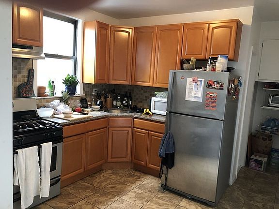 4th image of 2846 38th St