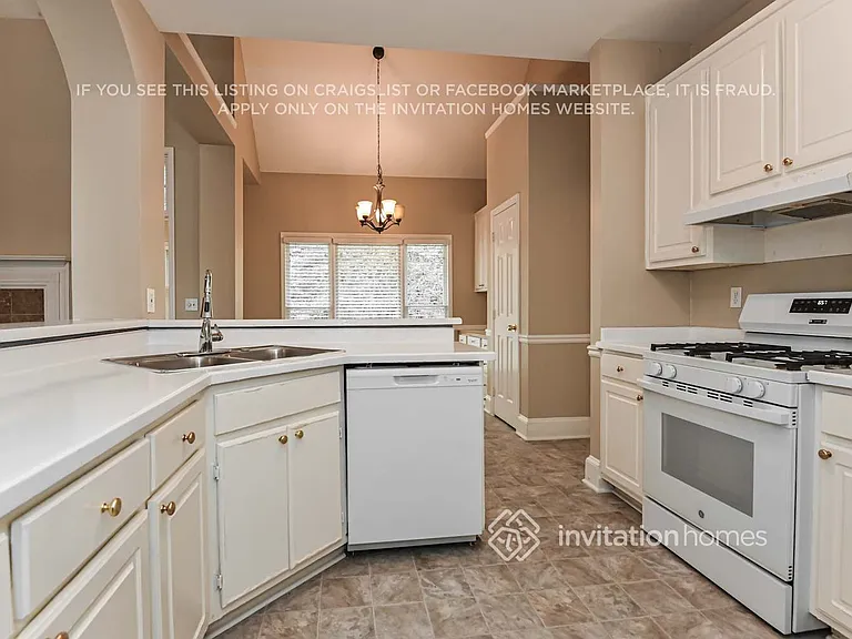 2025 Fairway Close Ter — Photo 8
