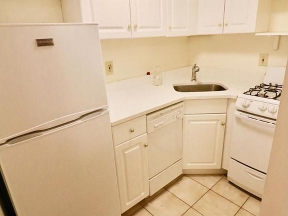 4th image of 126 W 74th St APT 1A